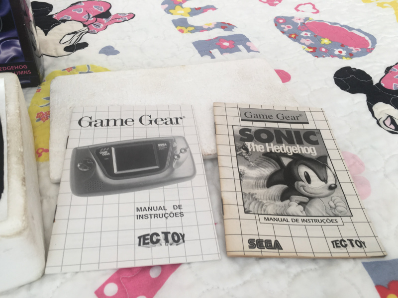 Arquivo:GameGearCaixaRoxa 10.jpg