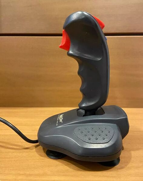 Arquivo:SMSJoysticktipoManche03.jpg