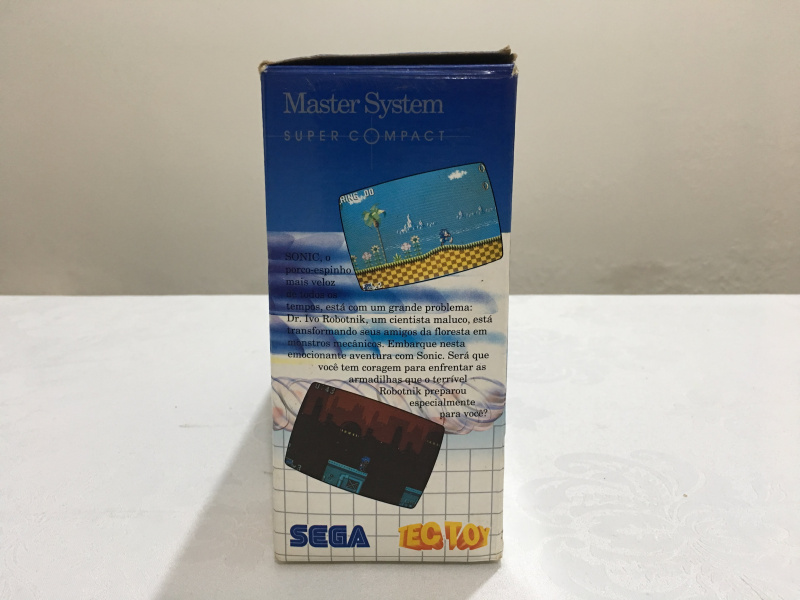 Arquivo:MasterSystemSuperCompactcomSonicnaMemoriaePilhas 05.jpg