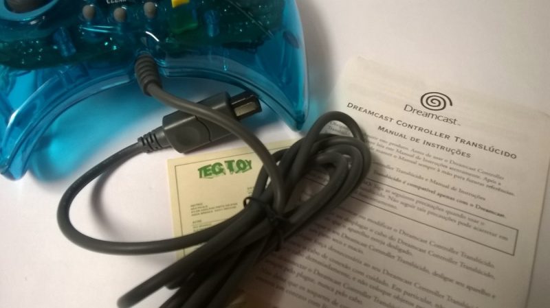 Arquivo:Controle Dremcast Trasnlúcido 05.jpg