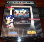 Mega Drive II ed Sonic Caixa Frente 2.jpg