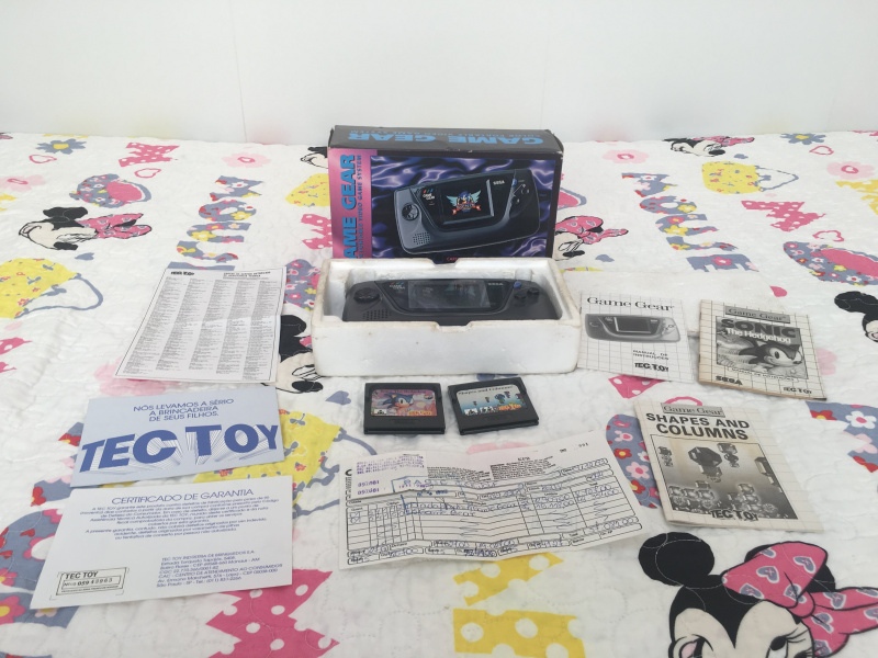 Arquivo:GameGearCaixaRoxa 08.jpg