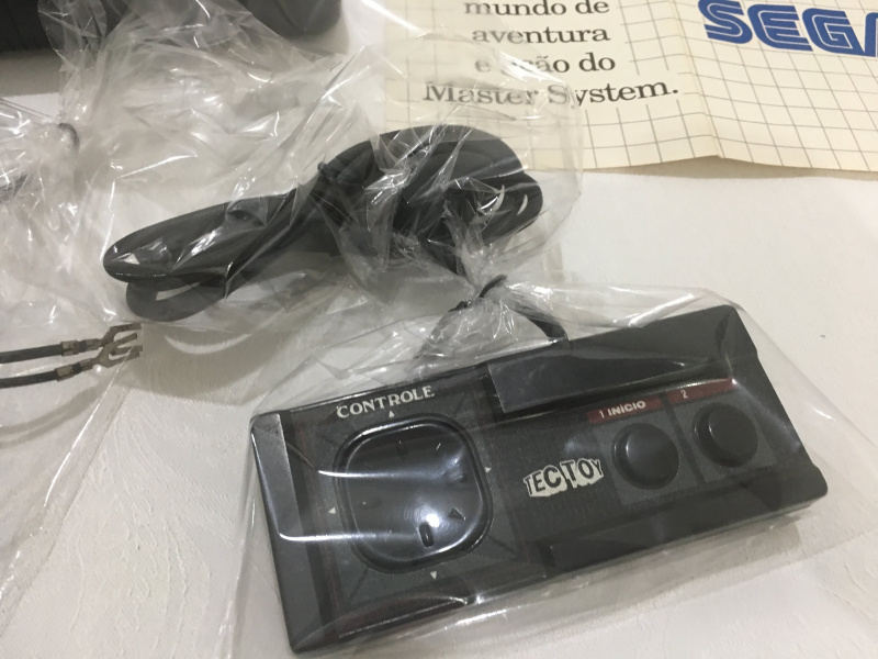 Arquivo:MasterSystem3CompactcomSonicCaixaBranca 10.jpg