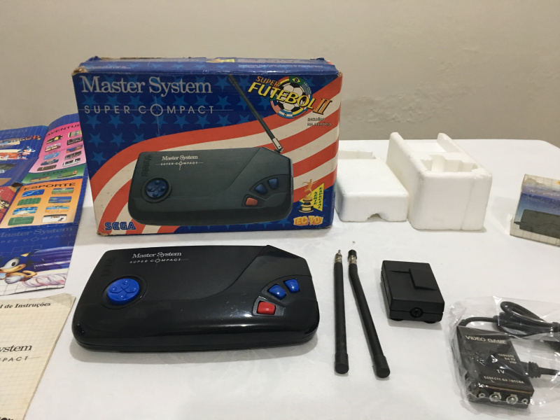 Arquivo:MasterSystemSuperCompactcomSuperFutebol2 02.jpg