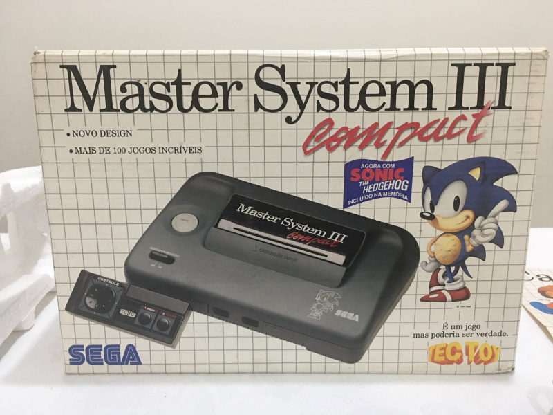 Arquivo:MasterSystem3CompactcomSonicCaixaBranca 01.jpg