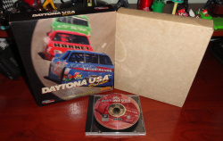 Daytona USA Deluxe PC TecToy Big Box 01.JPG